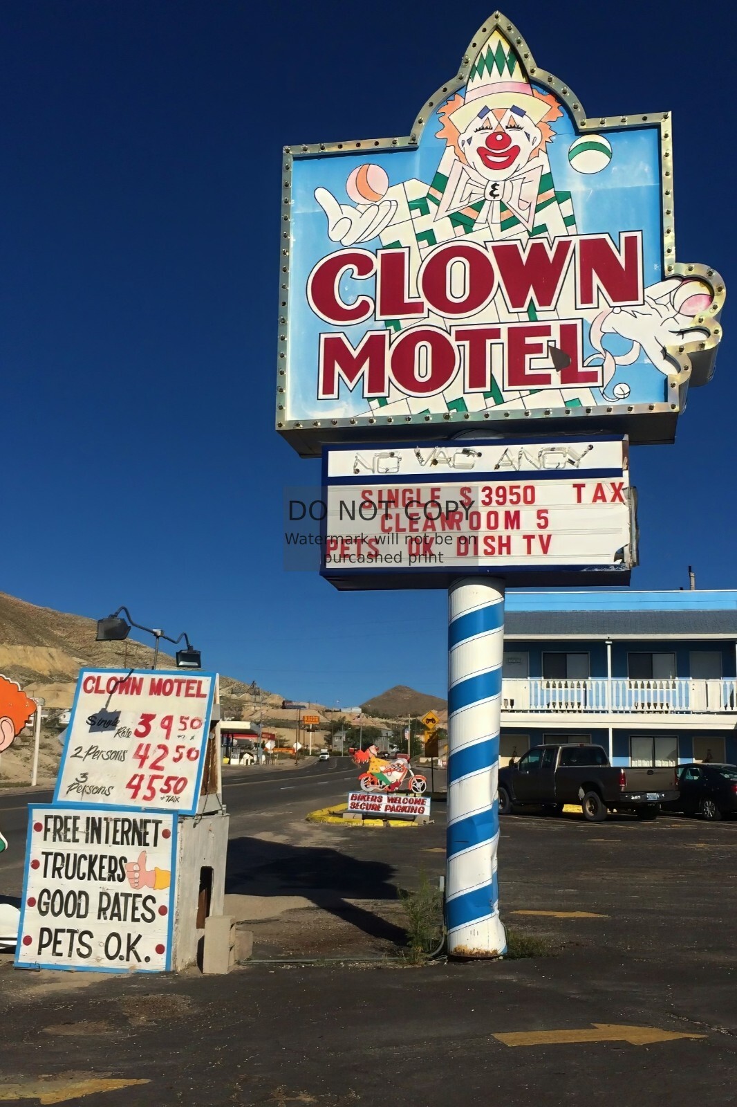 SCARY CLOWN MOTEL SIGN CREEPY HALLOWEEN ATRACTION 4X6 PHOTO POSTCARD