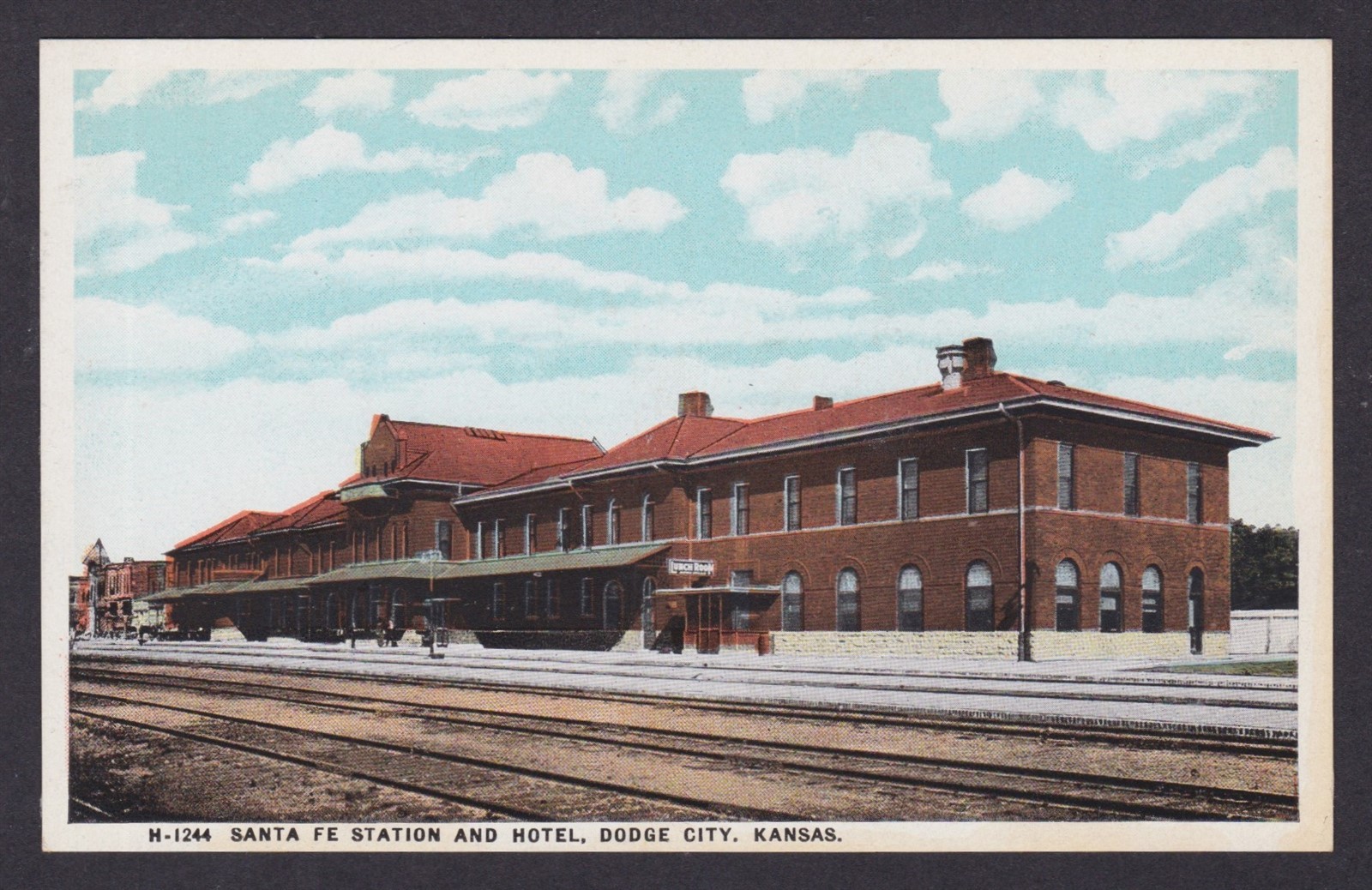 Postcard, United States, Dodge City KS, Railway, Santa Fe Station & Hotel