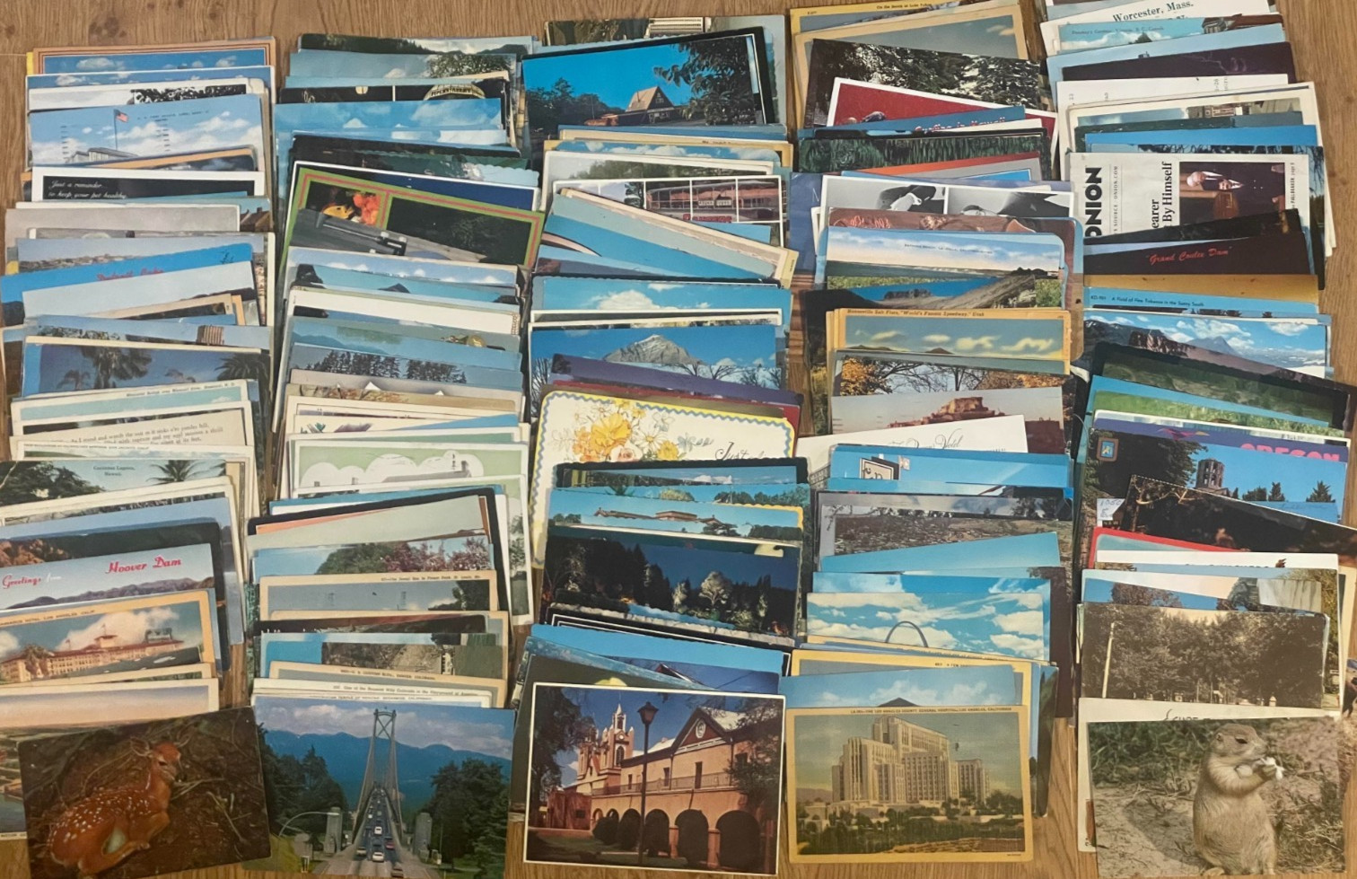 385 different used US and Canada picture postcards – Great variety