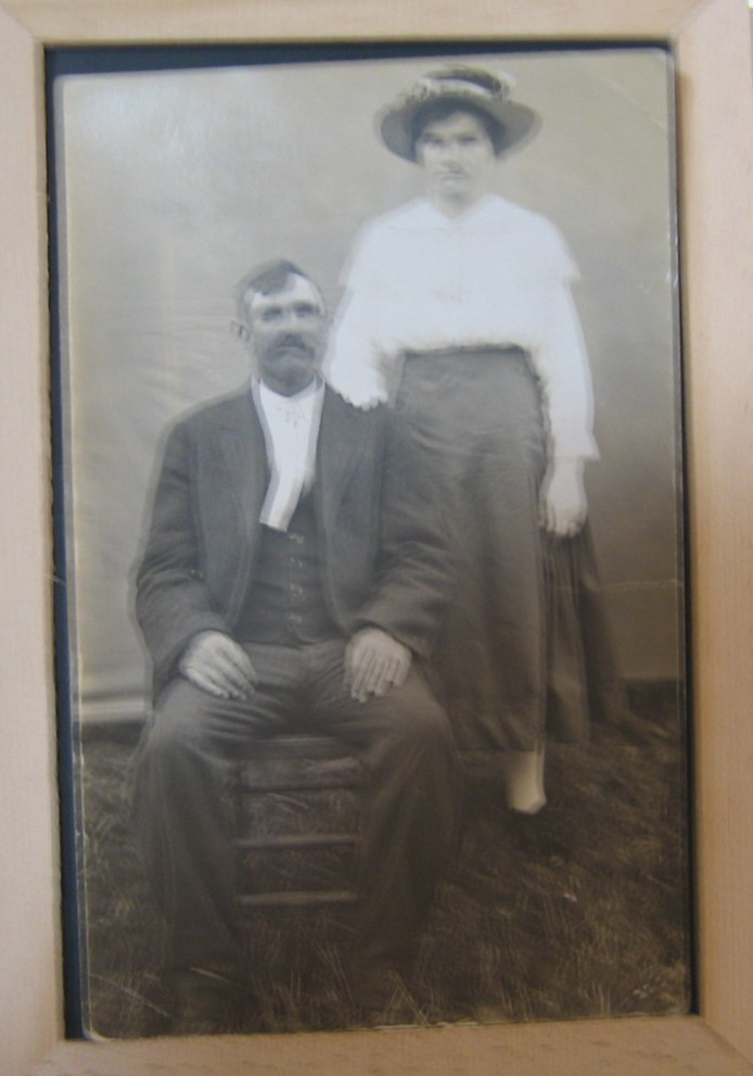 ANTIQUE RPPC REAL PHOTO POSTCARD UNPOSTED SCRAPBOOKING CRAFTS GREAT AMERICANA !!