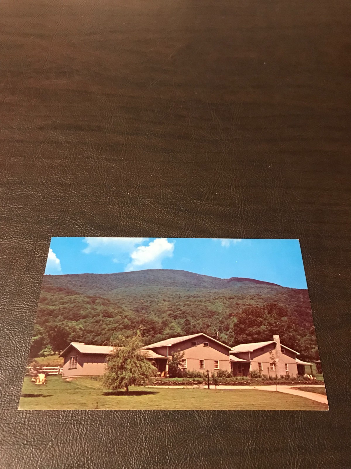 UNPOSTED POSTCARD – EMERALD LAKE MOTEL & VACATION CHALETS – EAST DORSET, VERMONT
