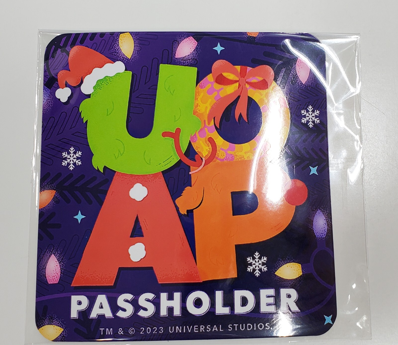 New! 2023 UOAP Universal Passholder Christmas Holiday Magnet! (Aftermarket)
