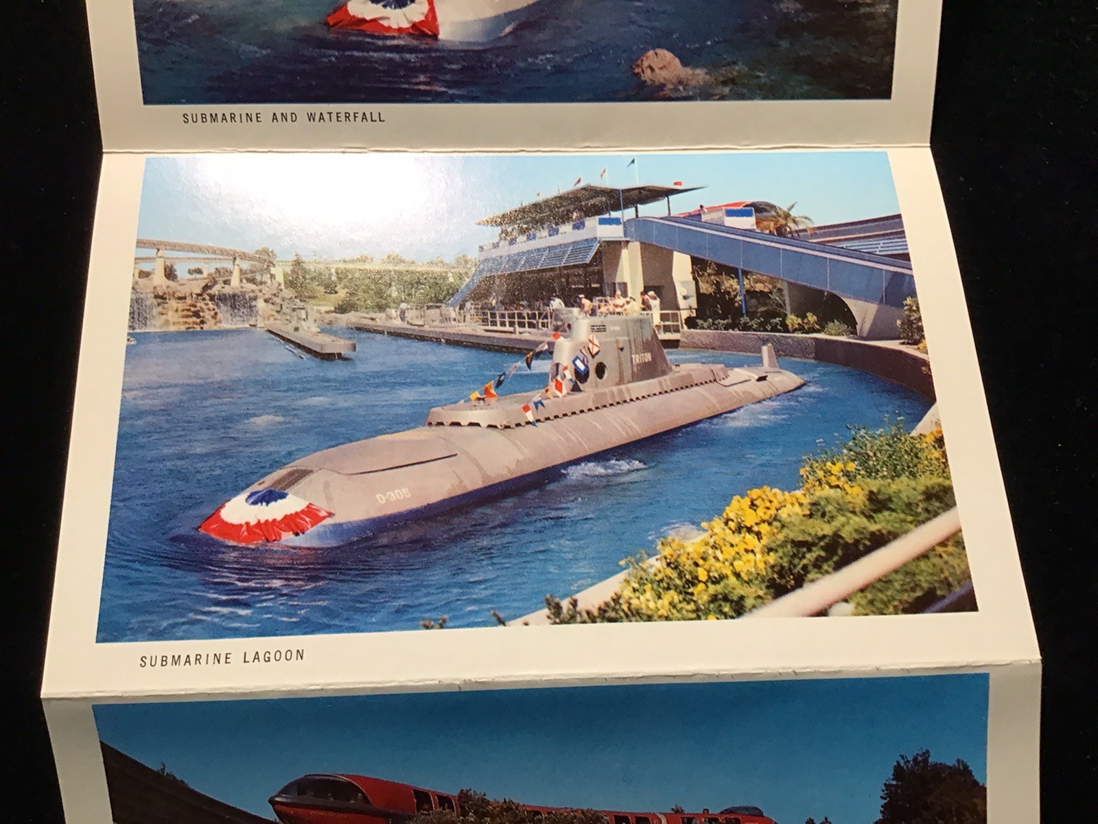 VTG WALT DISNEY DISNEYLAND POSTCARD FOLDER BOOKLET 12 VIEWS TOMORROWLAND RIDES