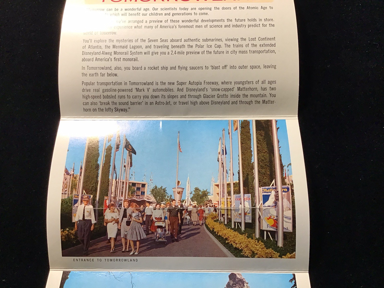 VTG WALT DISNEY DISNEYLAND POSTCARD FOLDER BOOKLET 12 VIEWS TOMORROWLAND RIDES